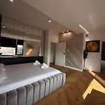 Sky View Penthouse Apartment *