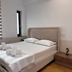 Sky View Penthouse Apartment Craiova