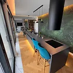Sky View Penthouse Apartment Craiova
