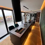 Sky View Penthouse Apartment *