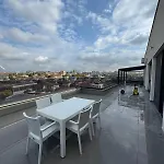 Sky View Penthouse Apartment *