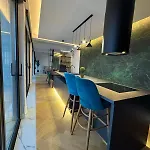 Sky View Penthouse Apartment *