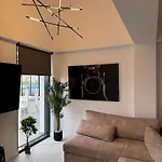Sky View Penthouse Apartment *