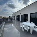 Sky View Penthouse *