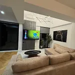 Sky View Penthouse Apartment Craiova