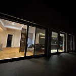 Sky View Penthouse Apartment *
