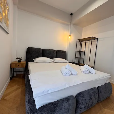 Sky View Penthouse Apartament *