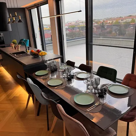Sky View Penthouse Apartment Craiova