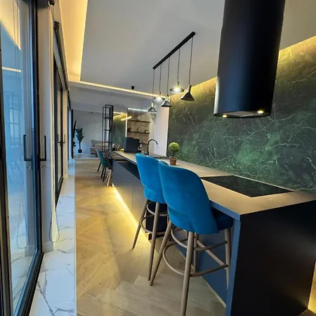 Sky View Penthouse Διαμέρισμα *