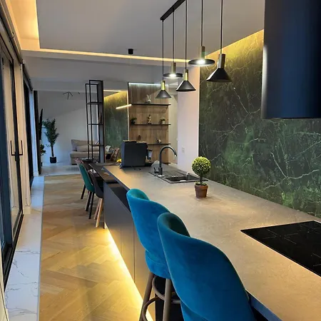 Sky View Penthouse * Κραϊόβα