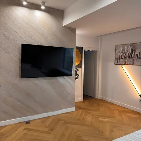 Sky View Penthouse Κραϊόβα