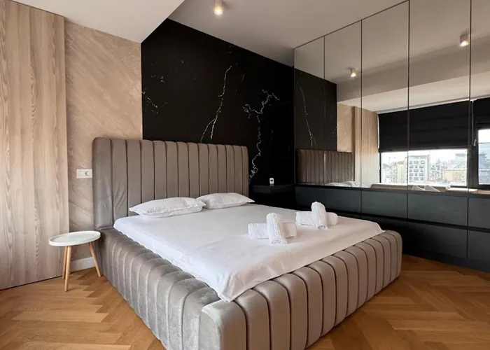 Sky View Penthouse Apartament *