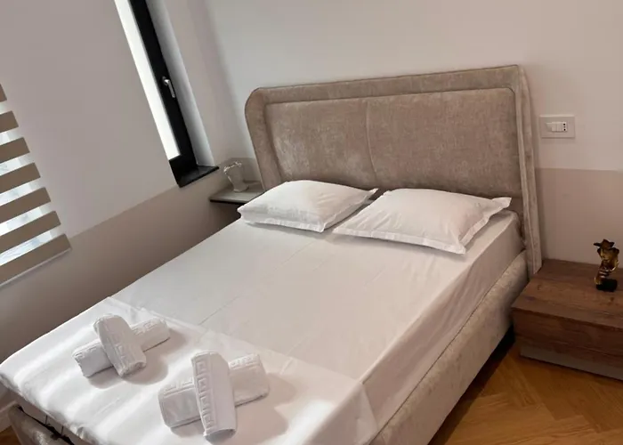 Sky View Penthouse Apartament *