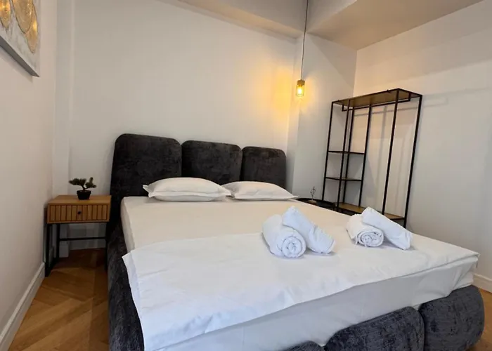 Sky View Penthouse Apartament *