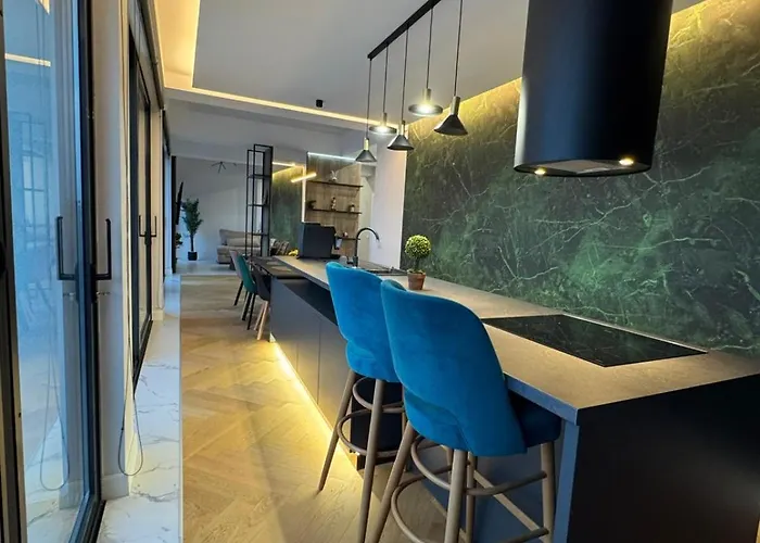 Sky View Penthouse Apartament *