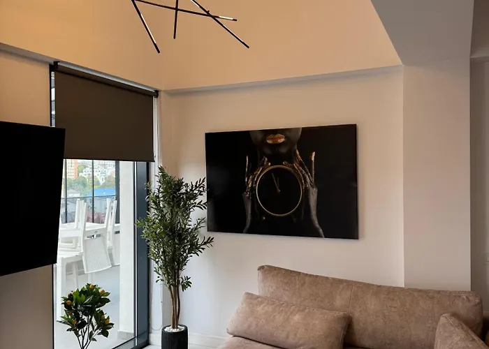 Sky View Penthouse Apartament *